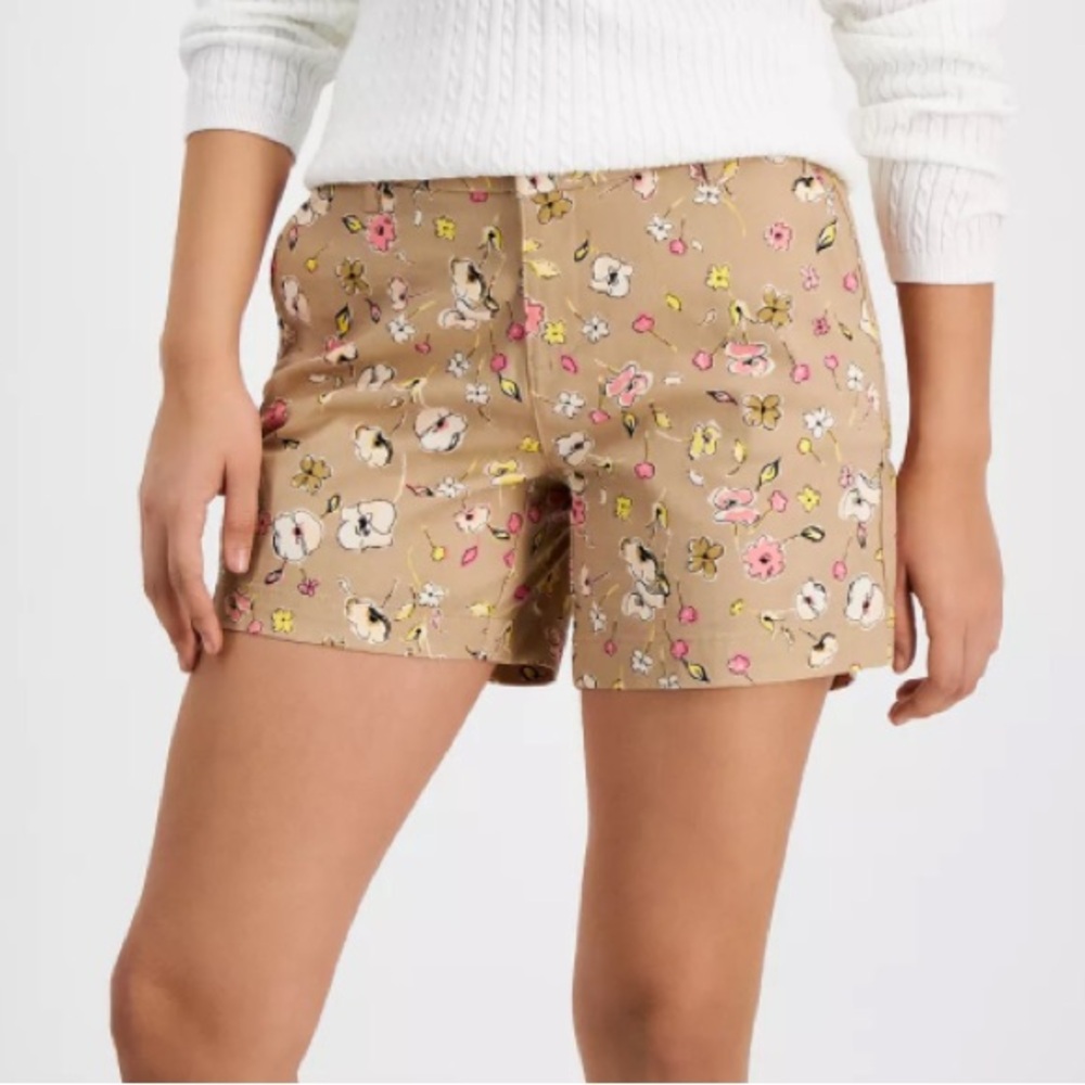 Tommy Hilfiger, NEW Mid Rise Floral Print Short, Size 4